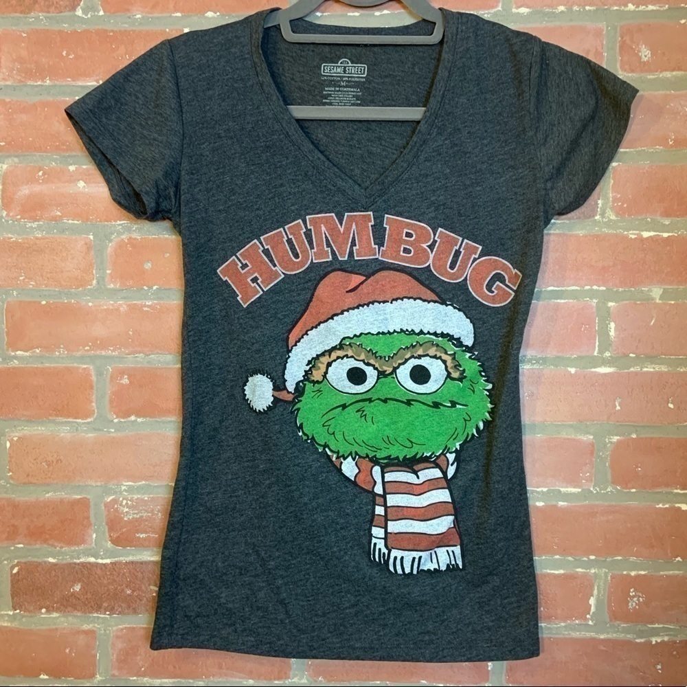 𝅺CHRISTMAS Sesame Street grouch T shirt